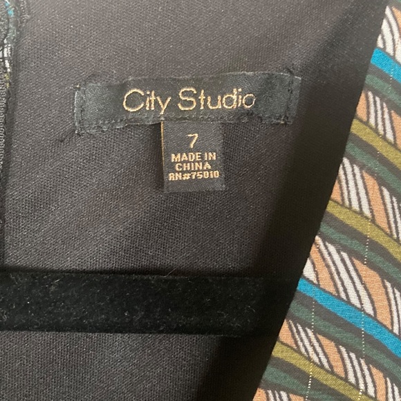 Feathery Pattern Dress w/ Plunge Neck Ruffle Sleeves - Size 7 - Teal/Gold/Black - Picture 4 of 4